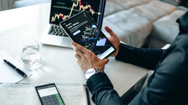 Naviguer à travers les changements de marque dans le monde informatique